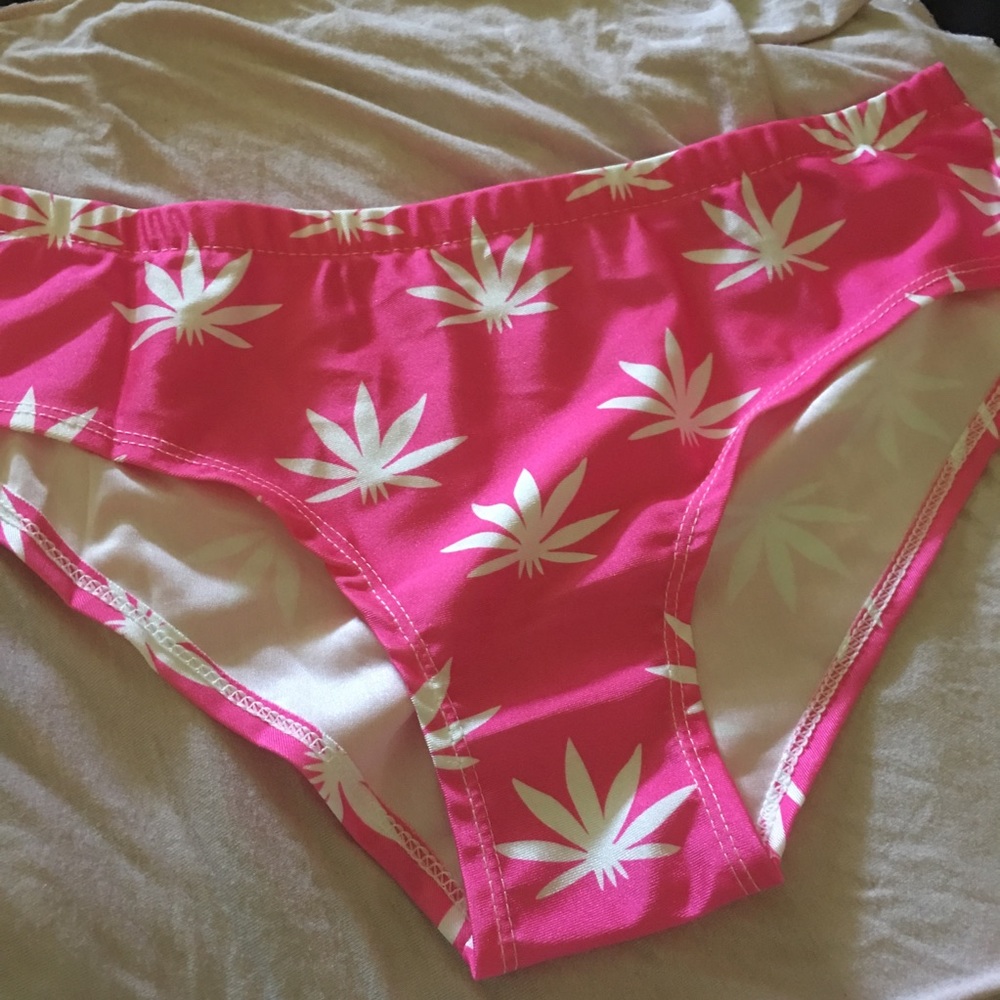 Pink weed panty